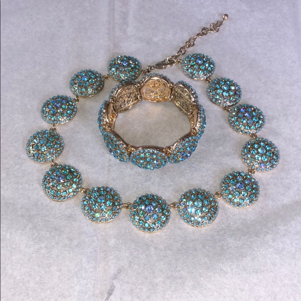 Matching jewelry set!